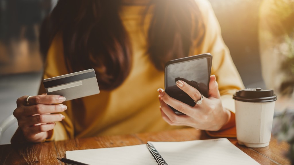 beneficiile-unui-card-bancar